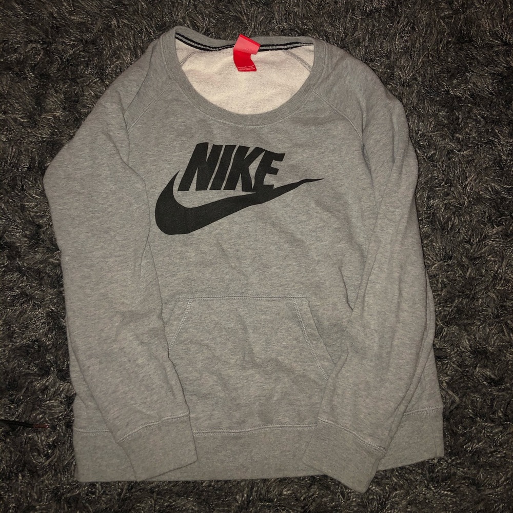 Nike - Women’s Crew Neck